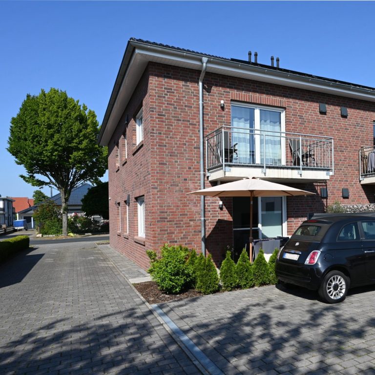 Dieses Foto zeigt die Straßenansicht des Wohngebäudes in Oldenburg / Osternburg