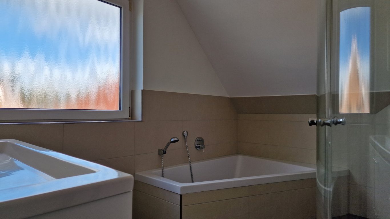 Das Bad im Dachgeschoss Das Bad im Dachgeschoss