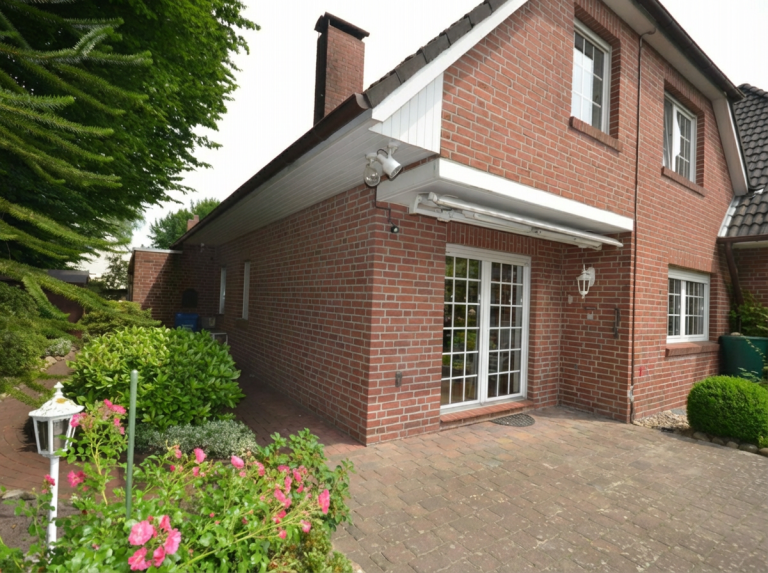 Dieses Foto zeigt die Straßenansicht des Wohngebäudes in Oldenburg / Nadorst