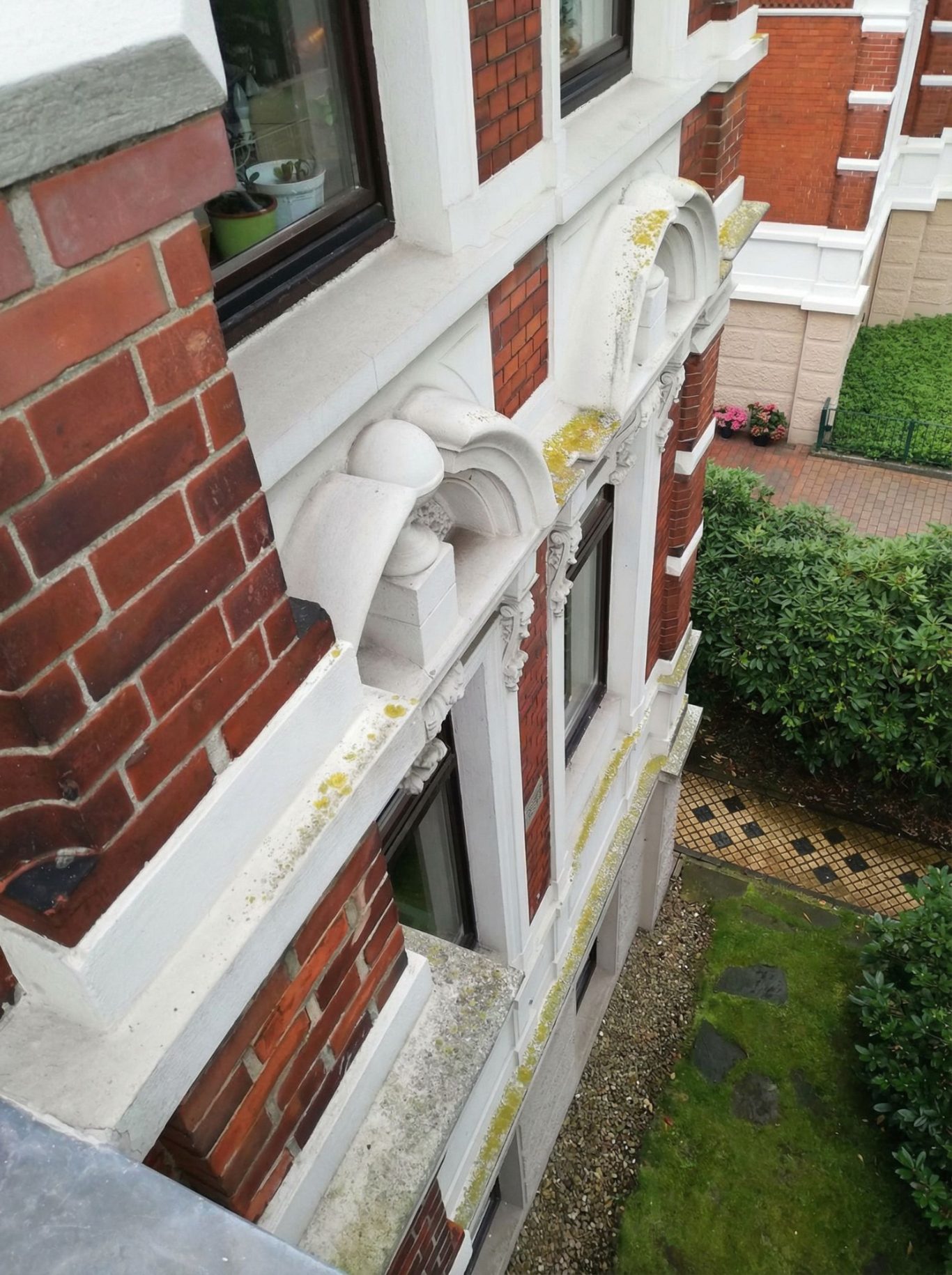 Gebäudeansicht Gebäudeansicht am stilvollen Mehrparteien-Wohnhaus