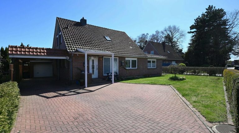 Diese Grafik die Straßenansicht des Wohnhauses in Varel / Obenstrohe