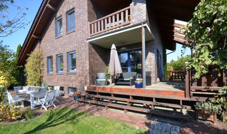 Diese Foto zeigt das Gebäudes der bereits durch die HEYEN Immobilien vermittelte Eigentumswohnung in Varel / Büppel