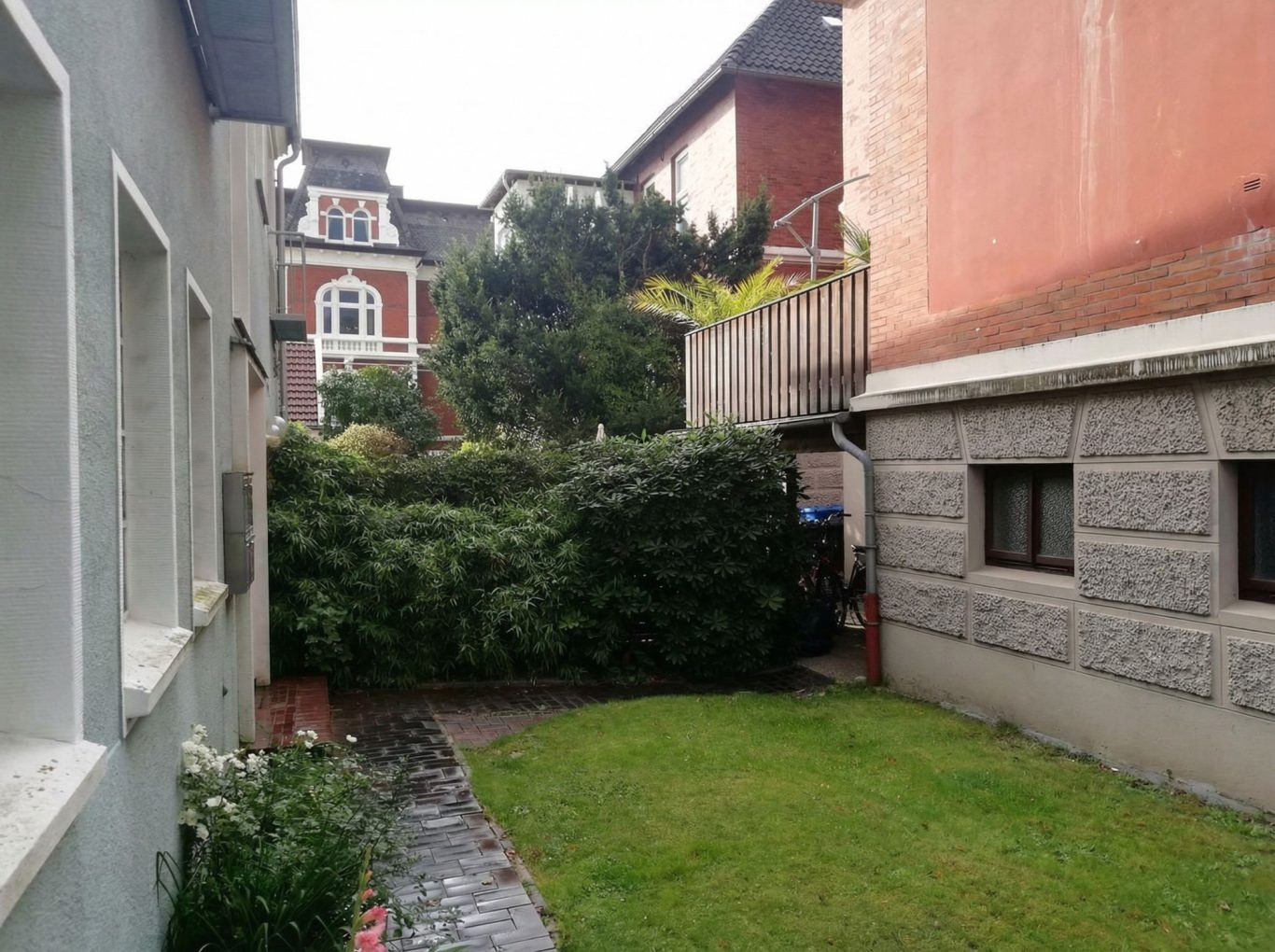 Gebäudeansicht Gebäudeansicht am stilvollen Mehrparteien-Wohnhaus