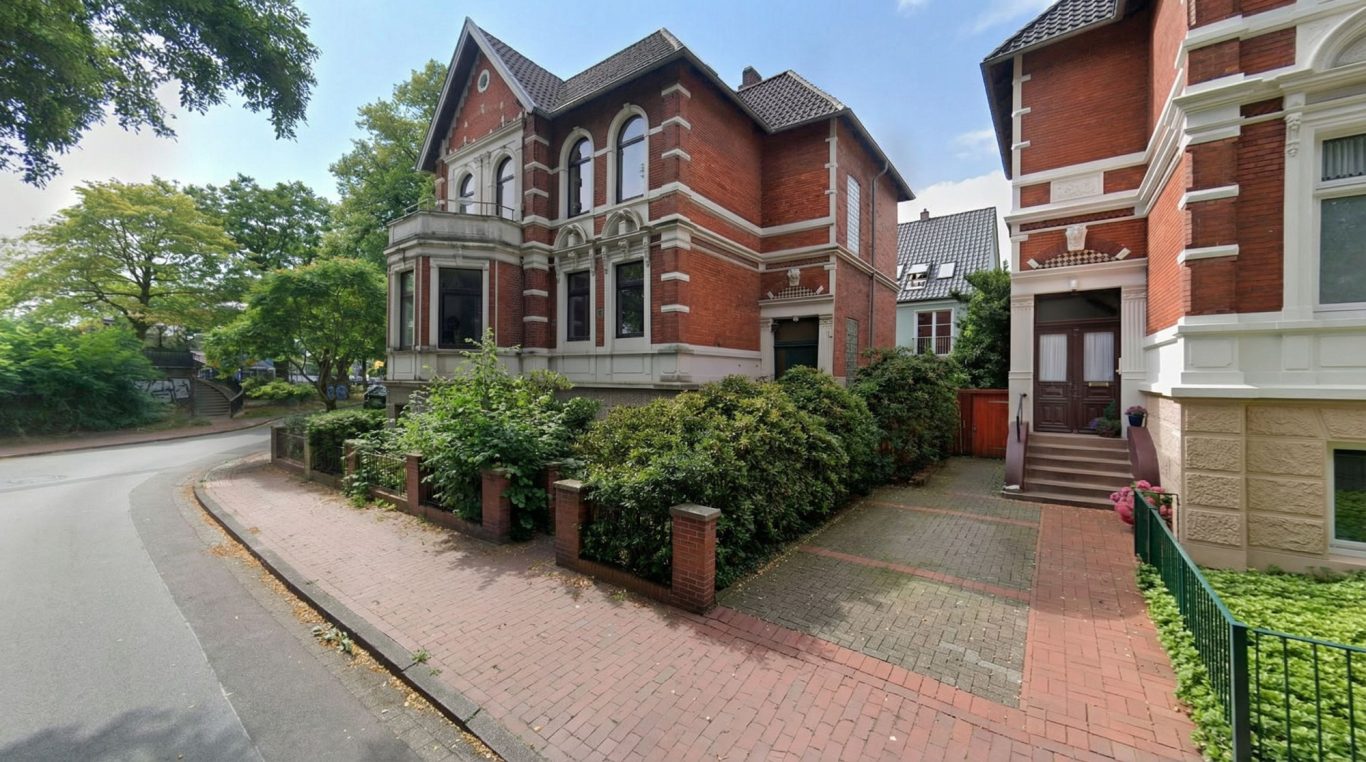 Gebäudeansicht Gebäudeansicht am stilvollen Mehrparteien-Wohnhaus